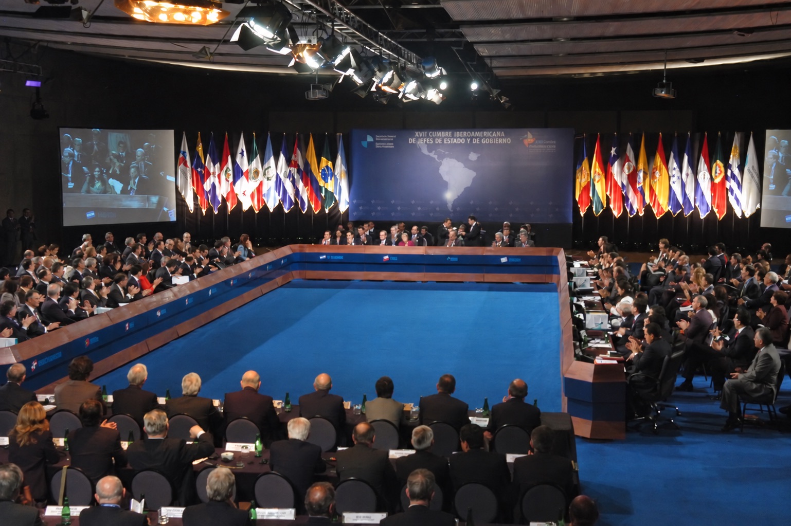 Mesa plenaria de la XVII Cumbre Iberoamericana de Jefes de Estado y de Gobierno